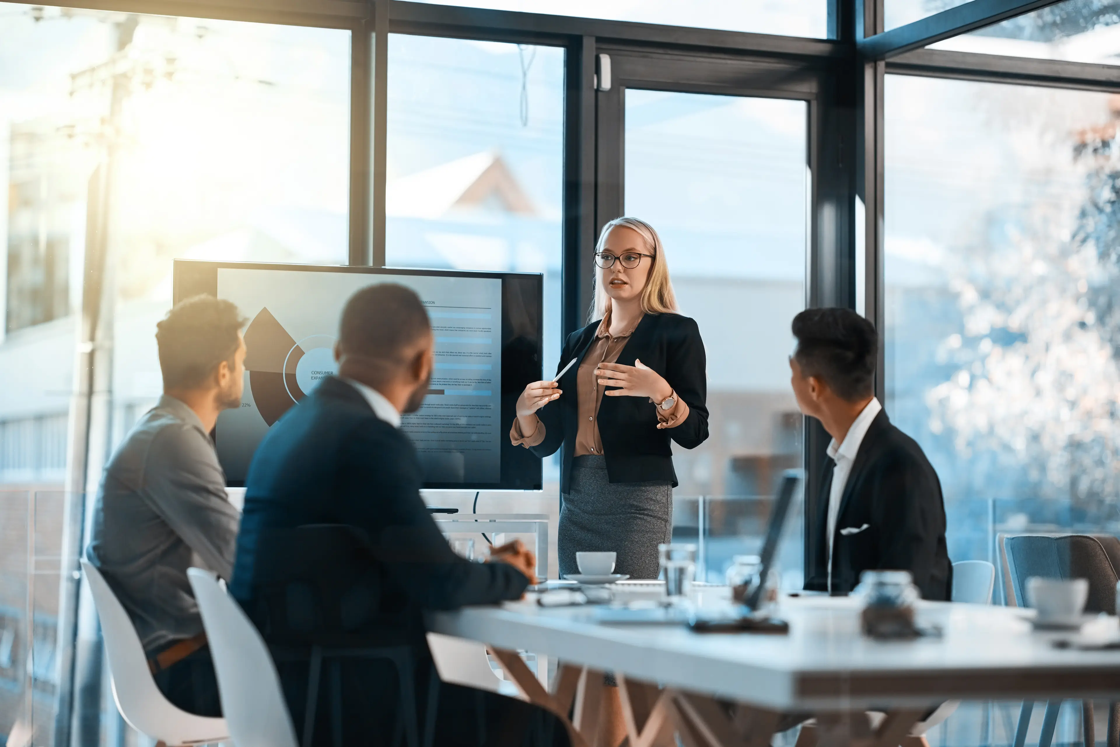 Consultants iStock-1041618718.jpg