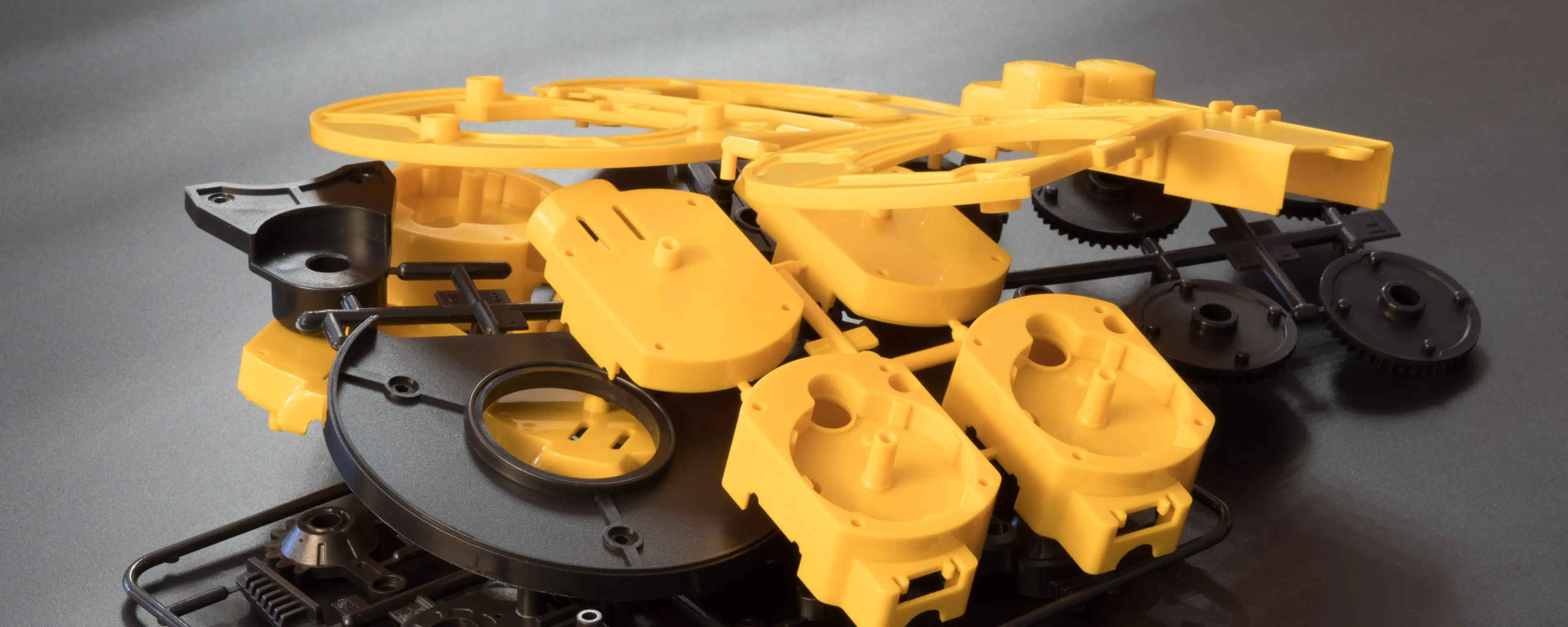 Industrial injection molding press the manufacture of plastic parts