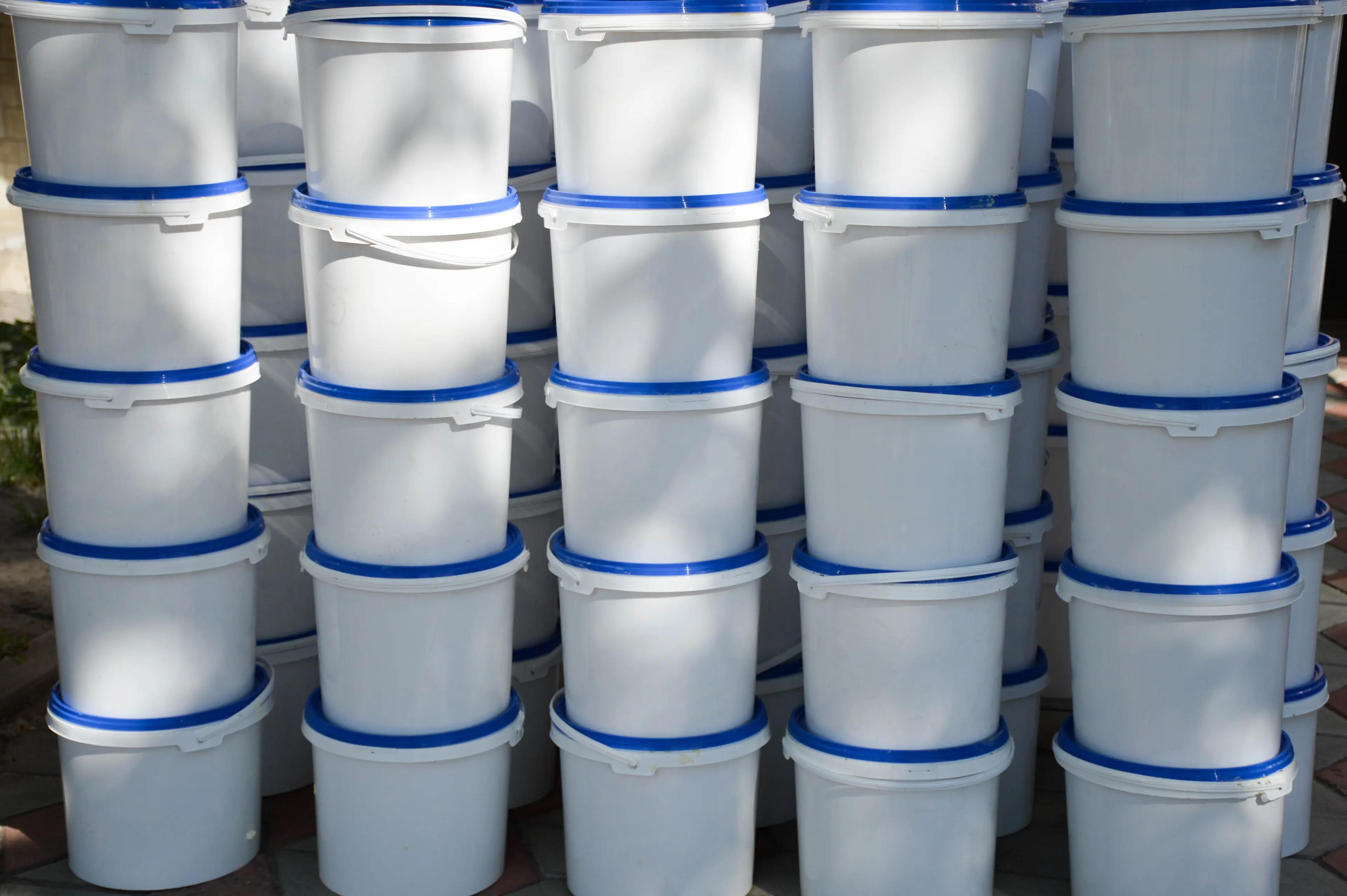 Thin wall packaging paint buckets