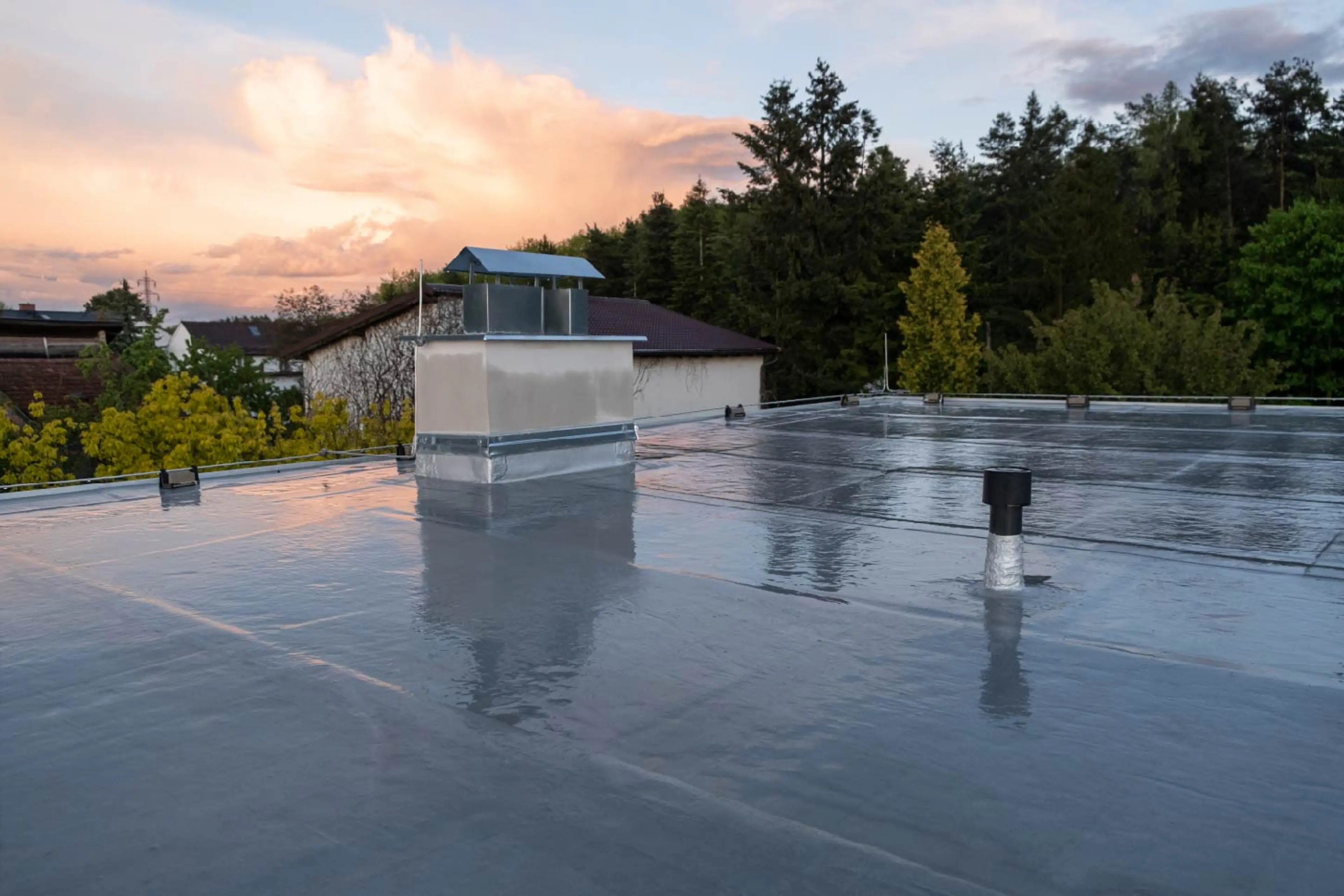 Image of roof with single ply roofing membranes